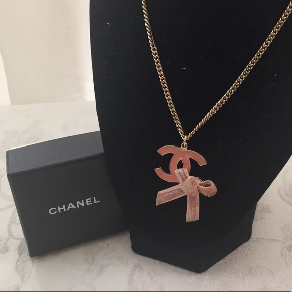 🆕 Chanel CC Bow chain necklace , in box - Picture 3 of 15
